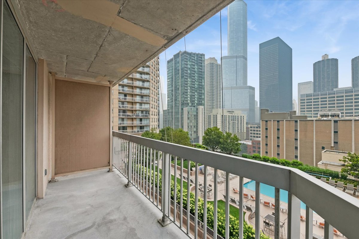 545 N Dearborn Street 1210 Property Photo 10
