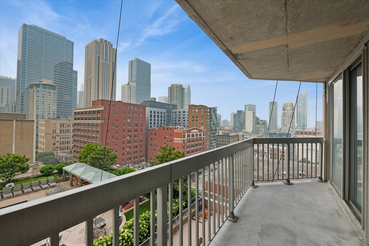 545 N Dearborn Street 1210 Property Photo 14