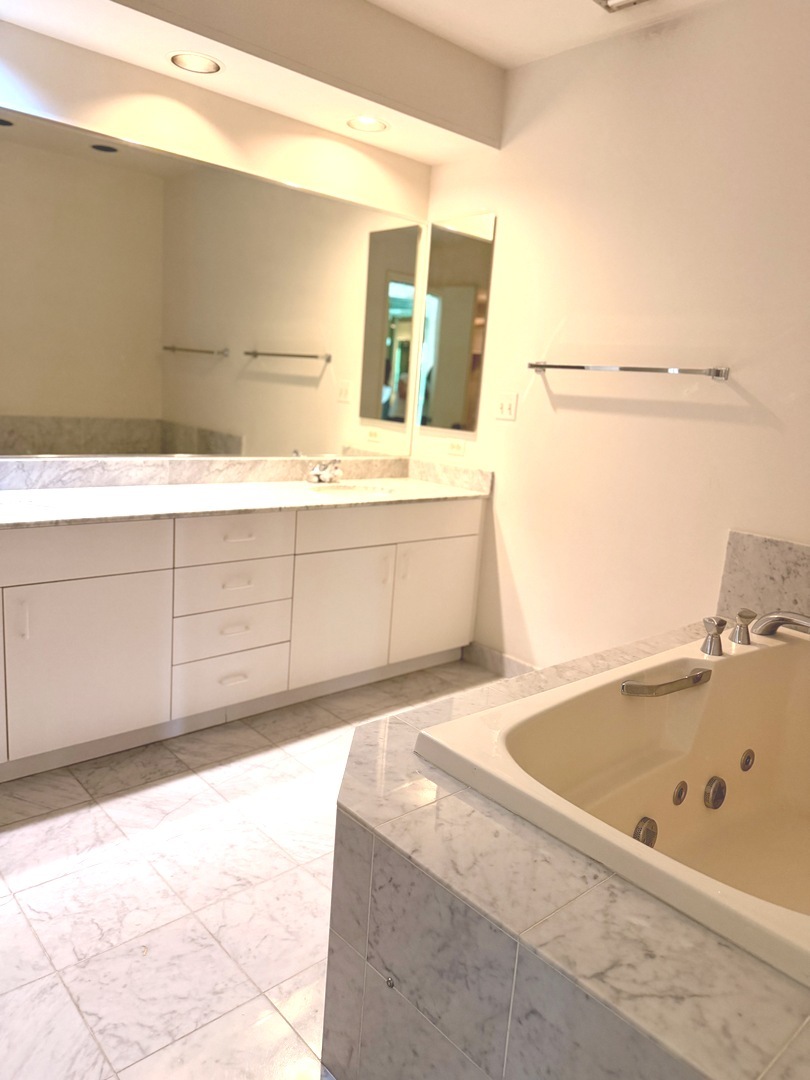 4545 W Touhy Avenue 409e Property Photo 13