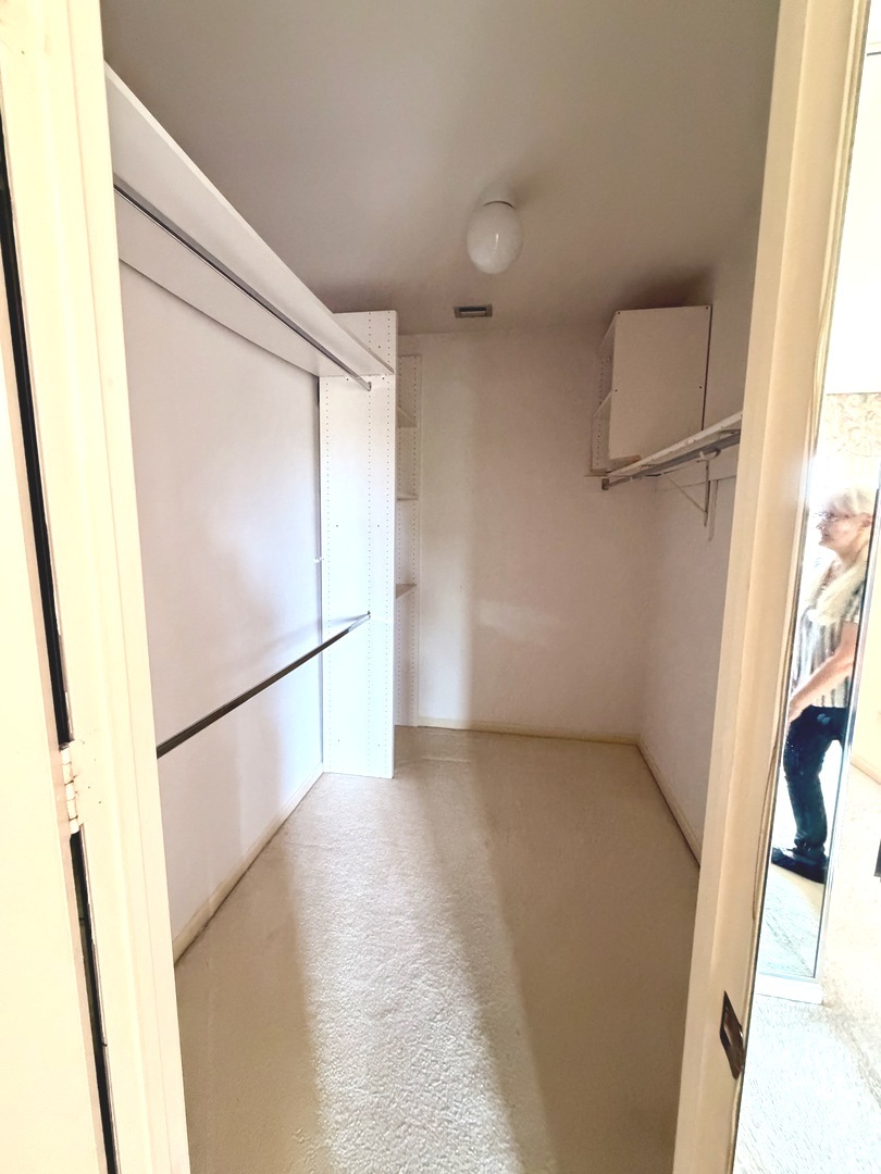 4545 W Touhy Avenue 409e Property Photo 17