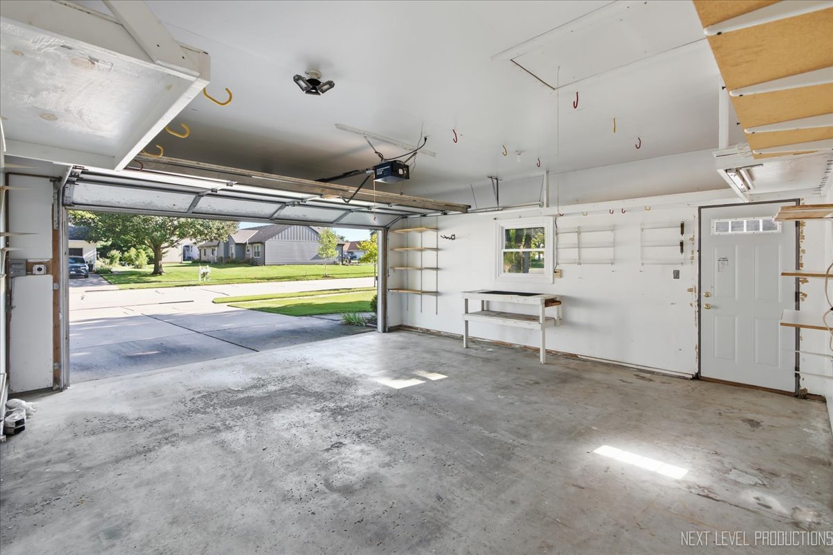 708 E Coady Drive Property Photo 33