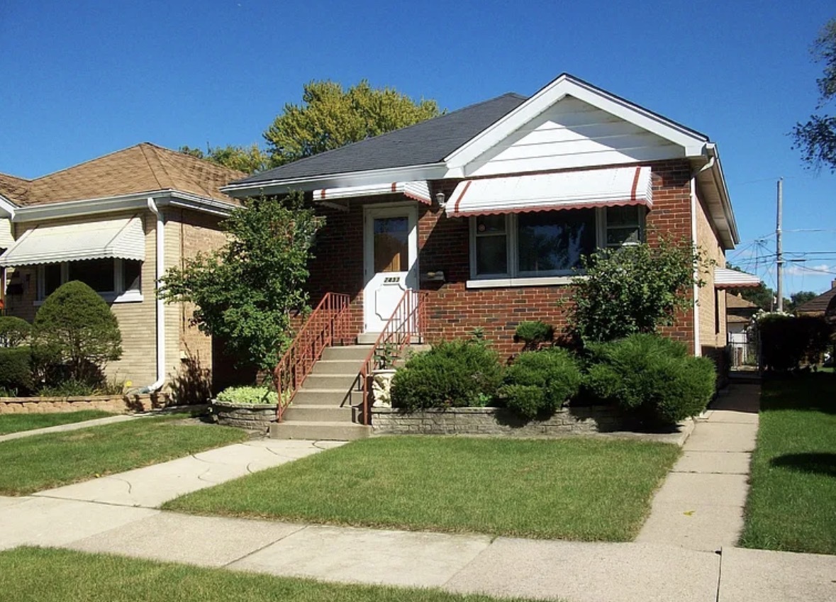 2433 S Keystone Avenue Property Photo 1
