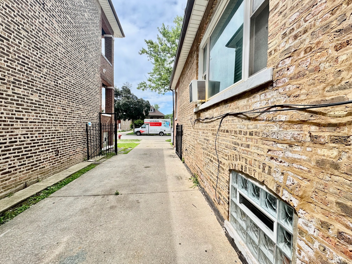 8325 S Saginaw Avenue Property Photo 4