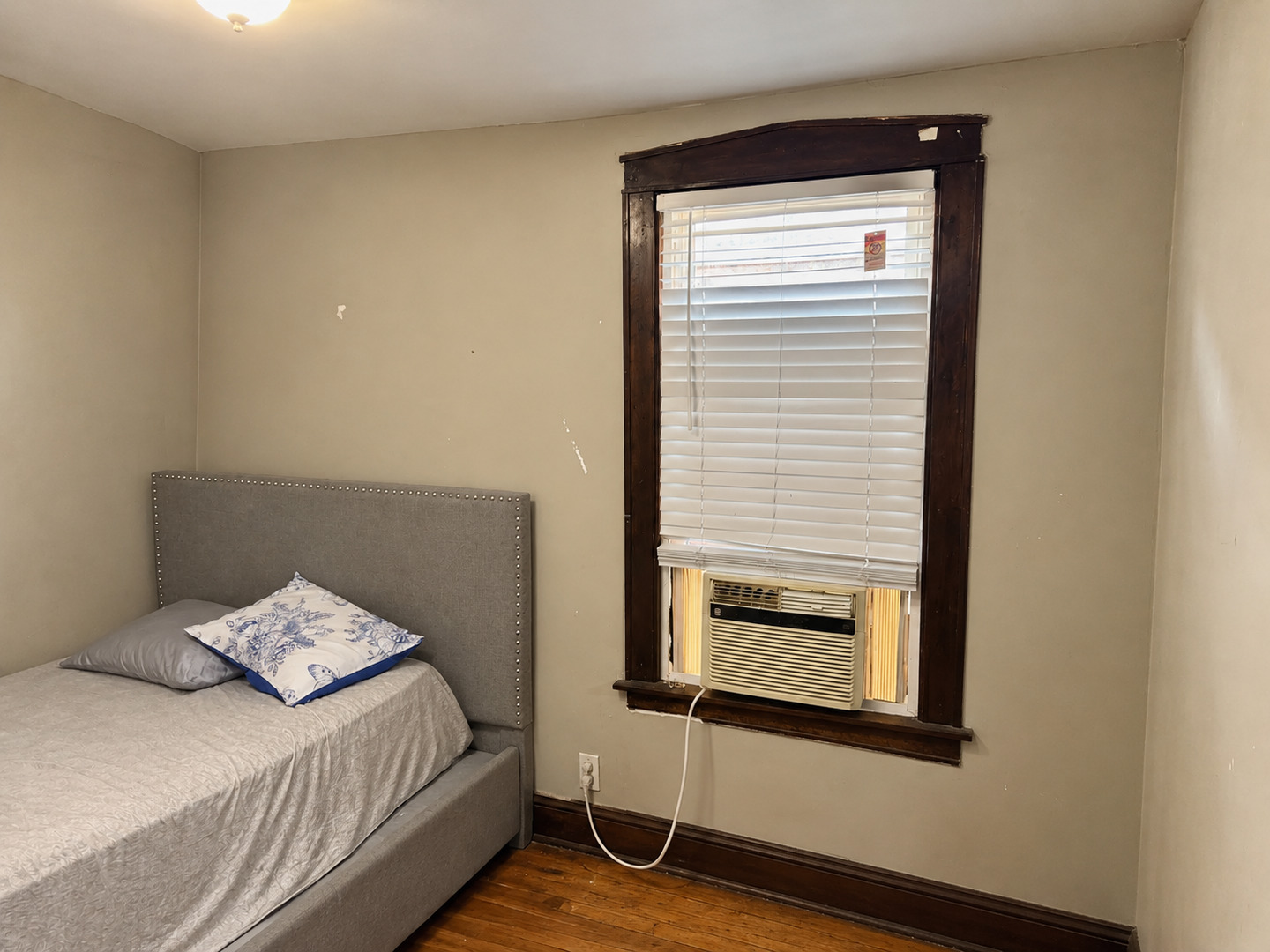 8325 S Saginaw Avenue Property Photo 7