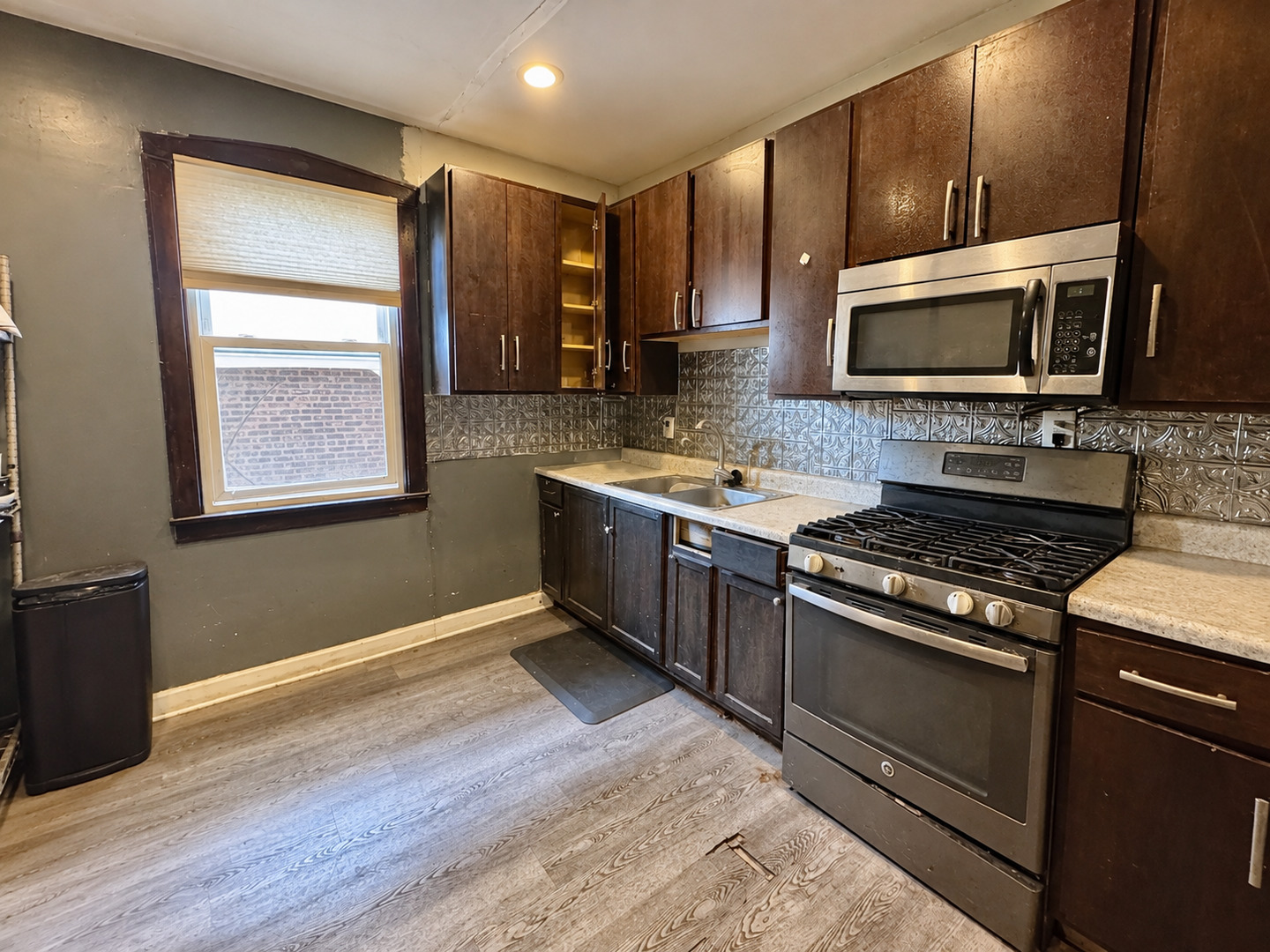 8325 S Saginaw Avenue Property Photo 11