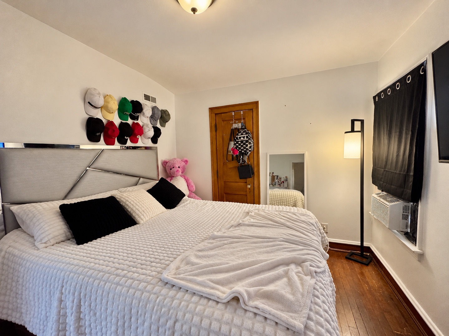 8325 S Saginaw Avenue Property Photo 16