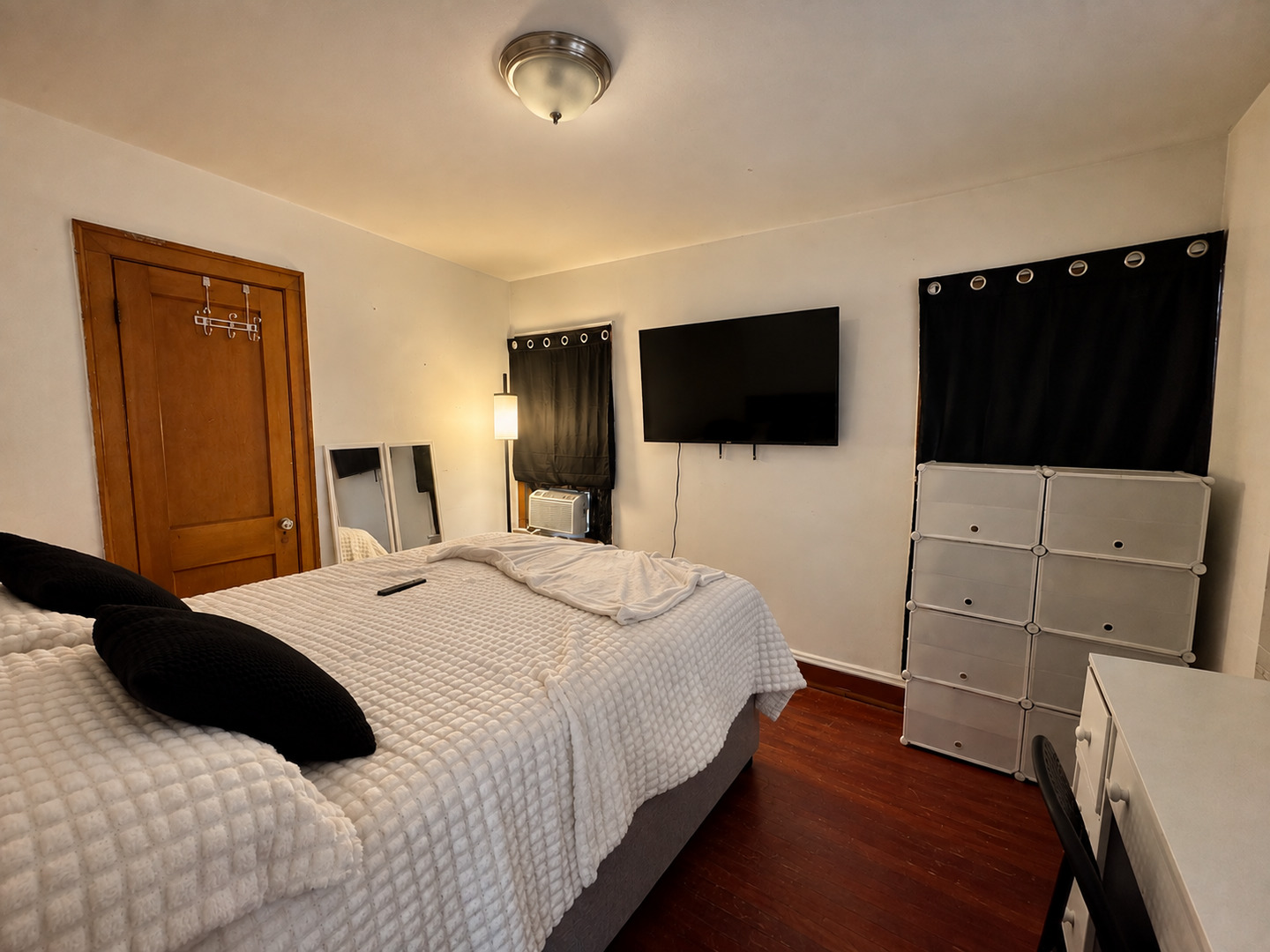 8325 S Saginaw Avenue Property Photo 17