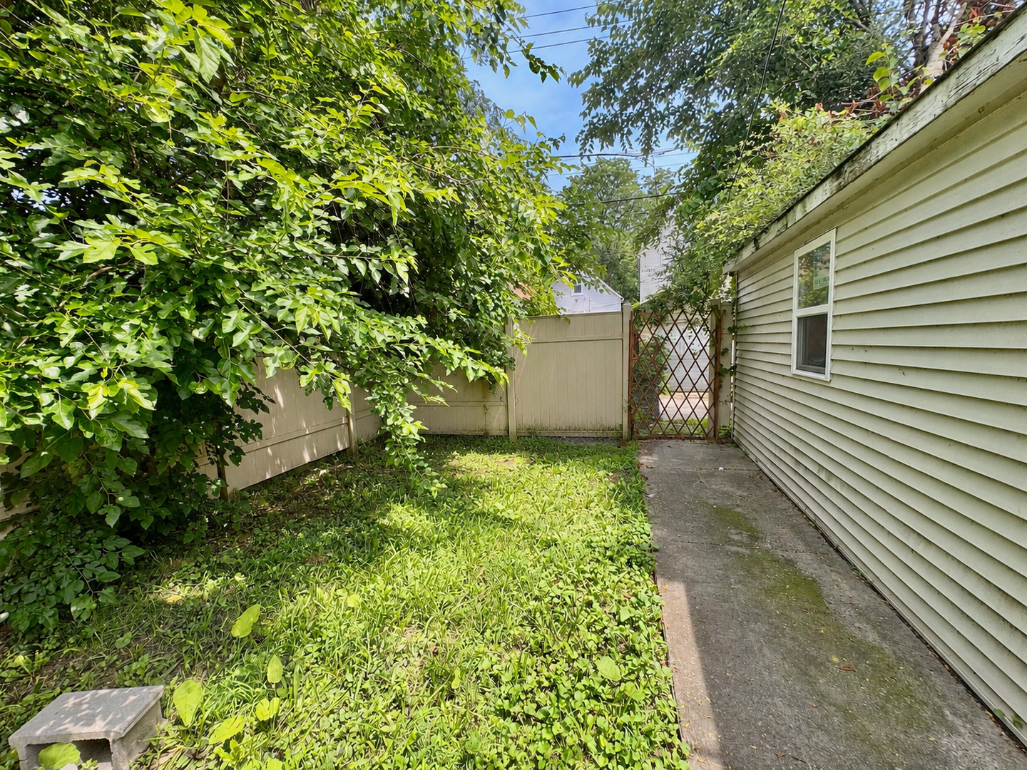 8325 S Saginaw Avenue Property Photo 27
