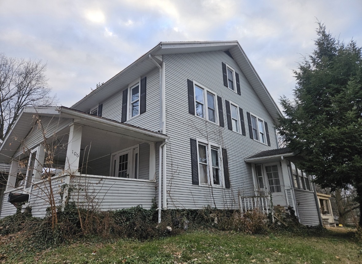 106 W Reynolds Street