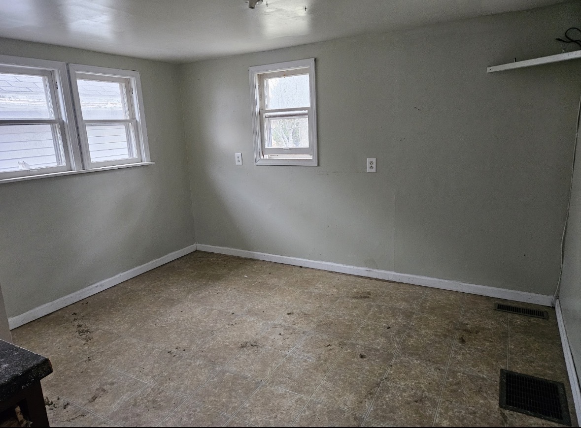 106 W Reynolds Street Property Photo 9