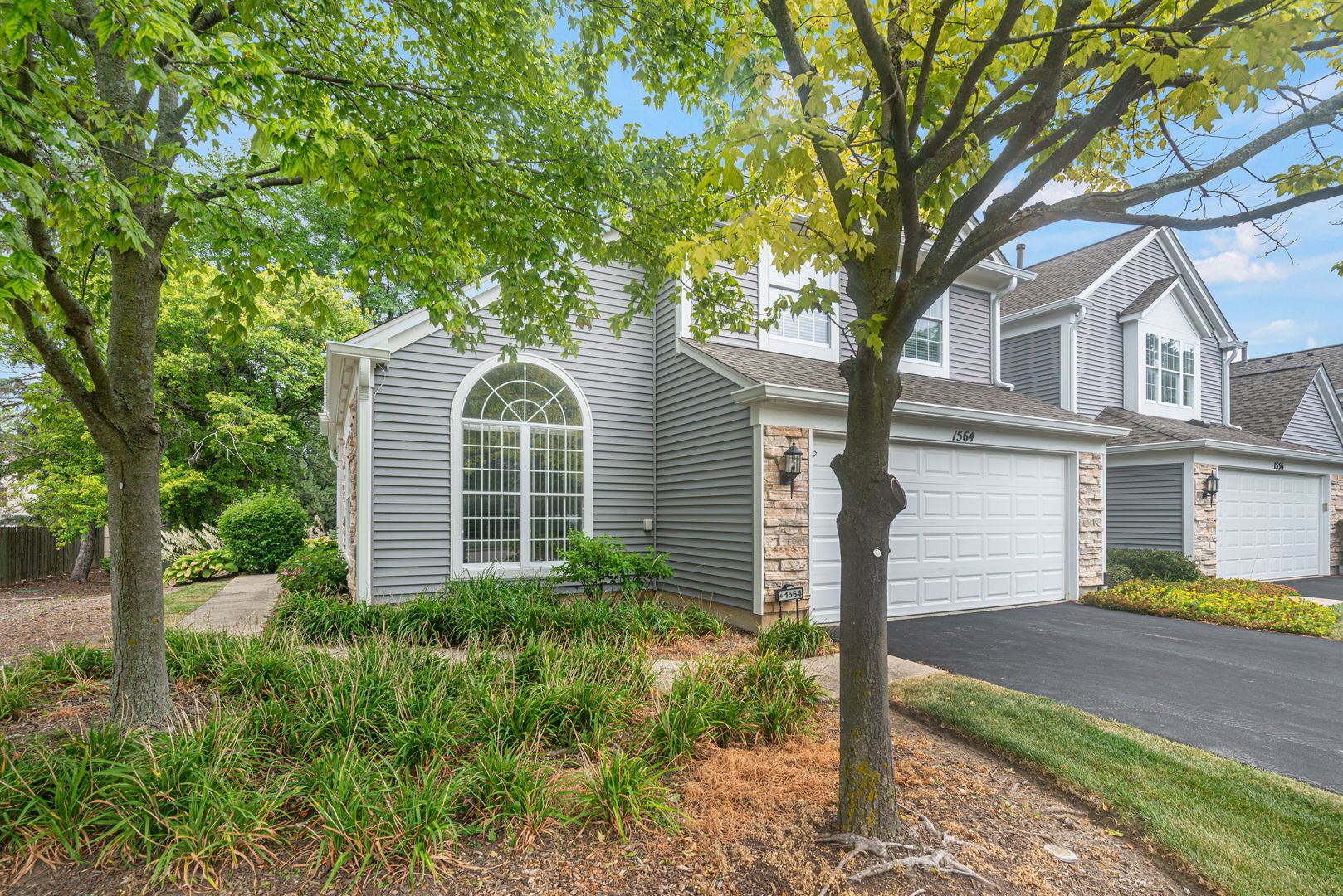 1564 Westbury Drive Property Photo 3