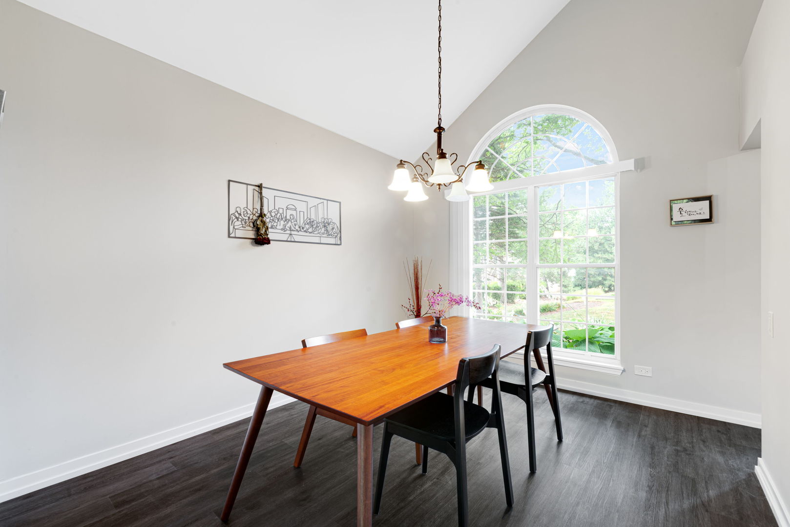 1564 Westbury Drive Property Photo 8