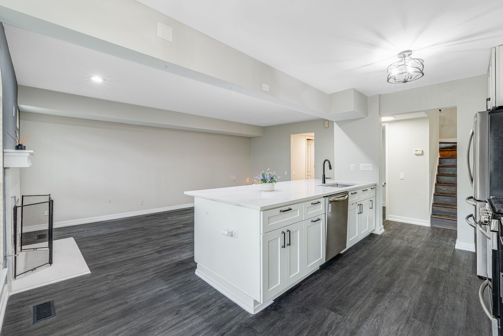1564 Westbury Drive Property Photo 12