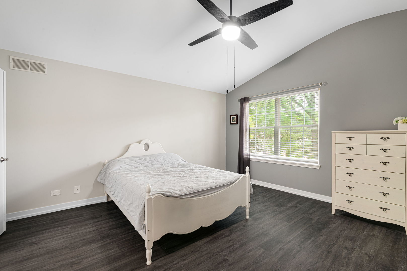 1564 Westbury Drive Property Photo 23