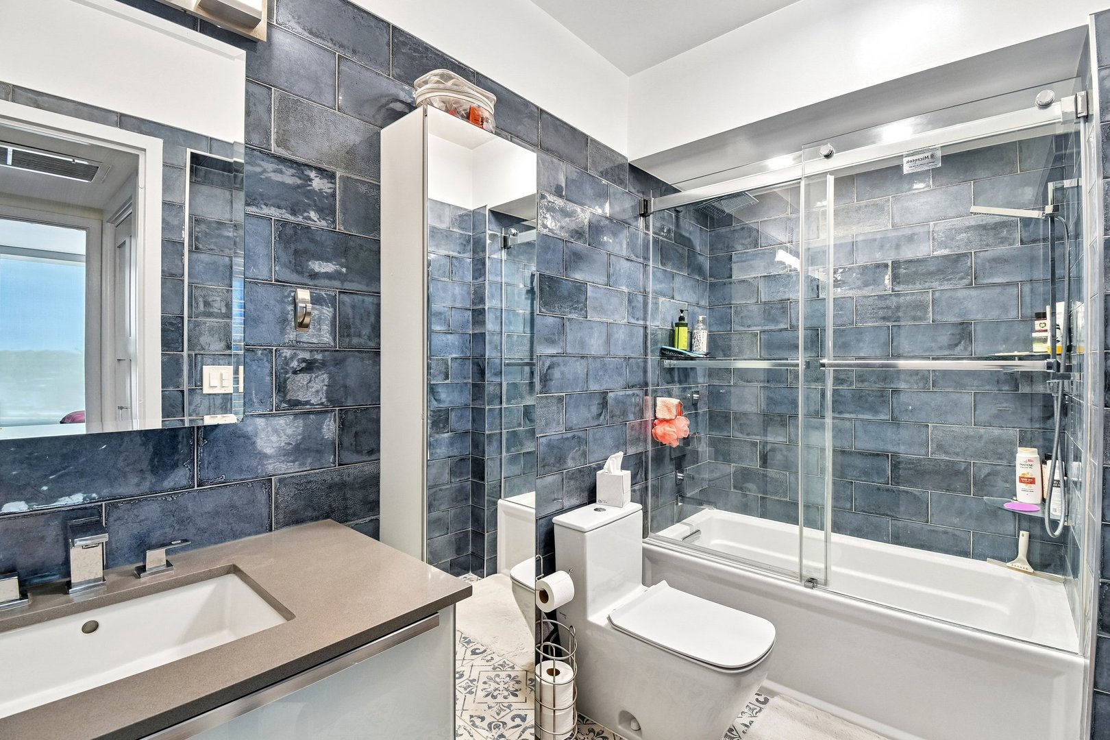 3200 N Lake Shore Drive 410 Property Photo 25