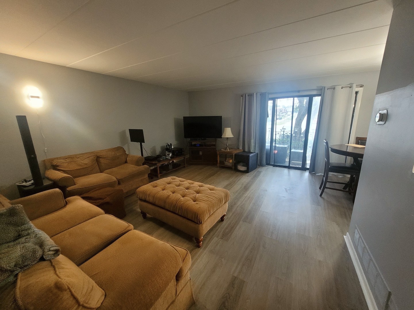 12825 S Kenneth Avenue D2 Property Photo 3