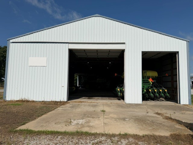 405 S Teeter Street Property Photo 1