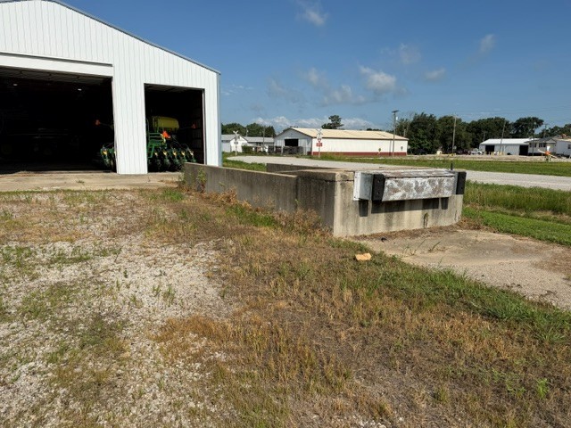 405 S Teeter Street Property Photo 3