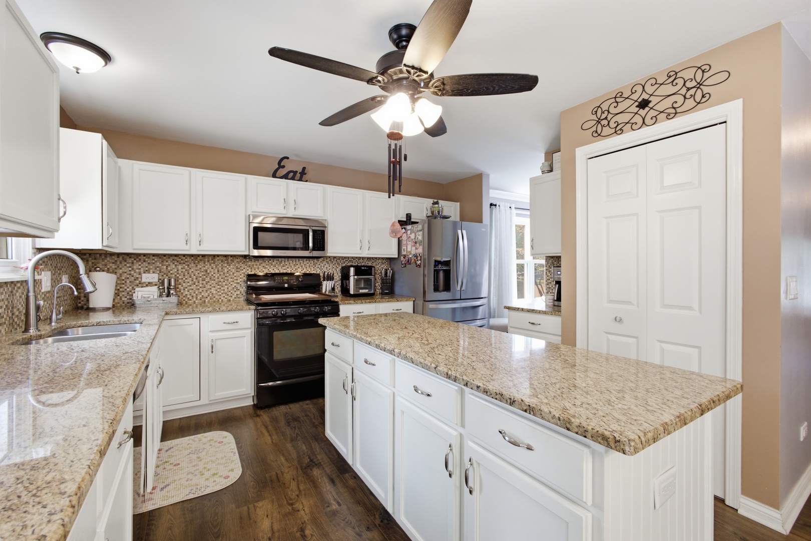 1904 Maple Glen Drive Property Photo 3
