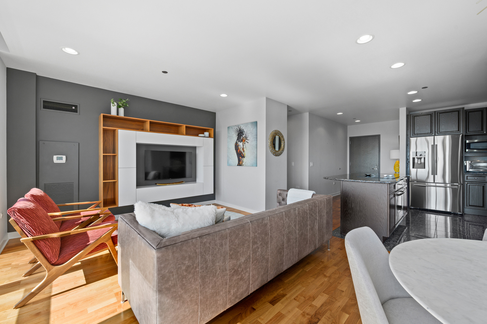 737 W Washington Boulevard 2210 Property Photo 8