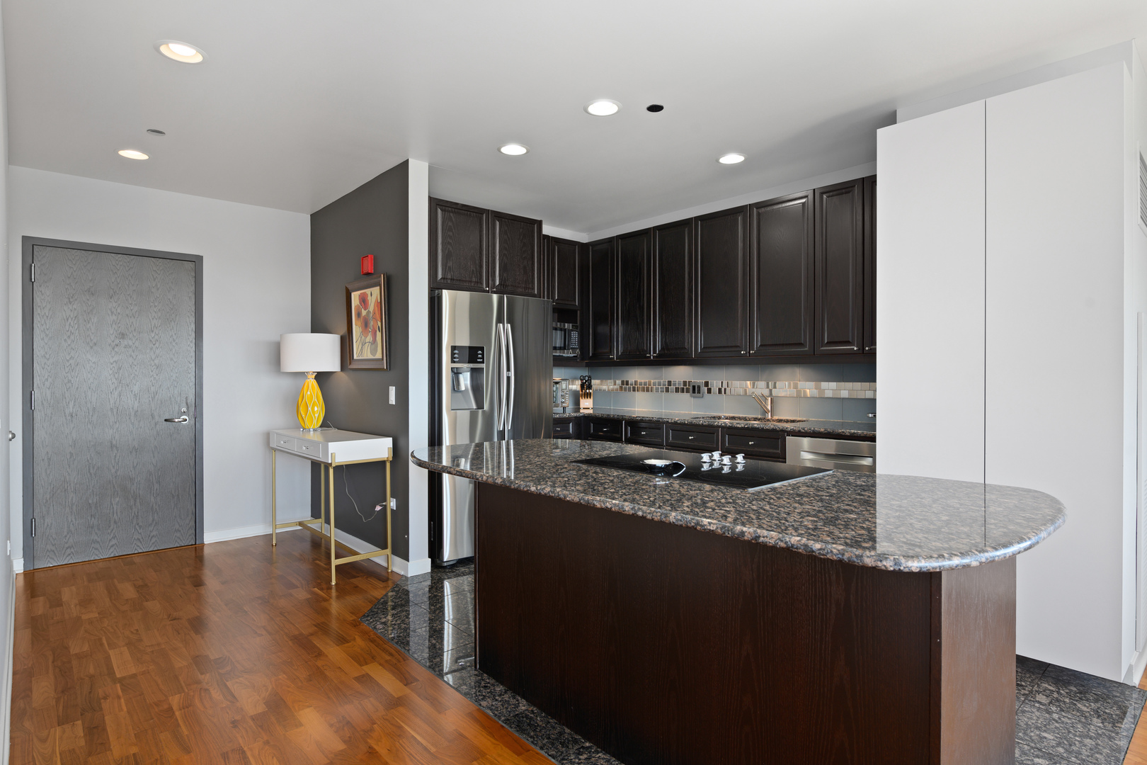 737 W Washington Boulevard 2210 Property Photo 9