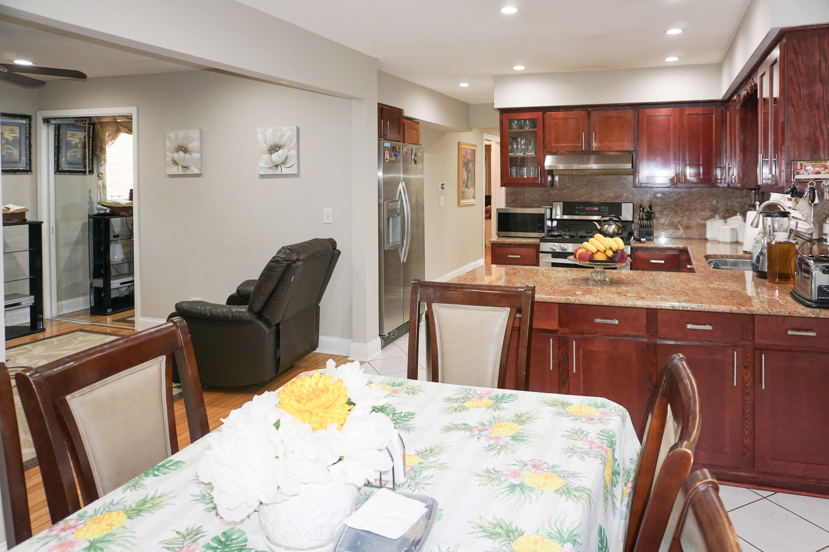 3318 N Page Avenue Property Photo 8