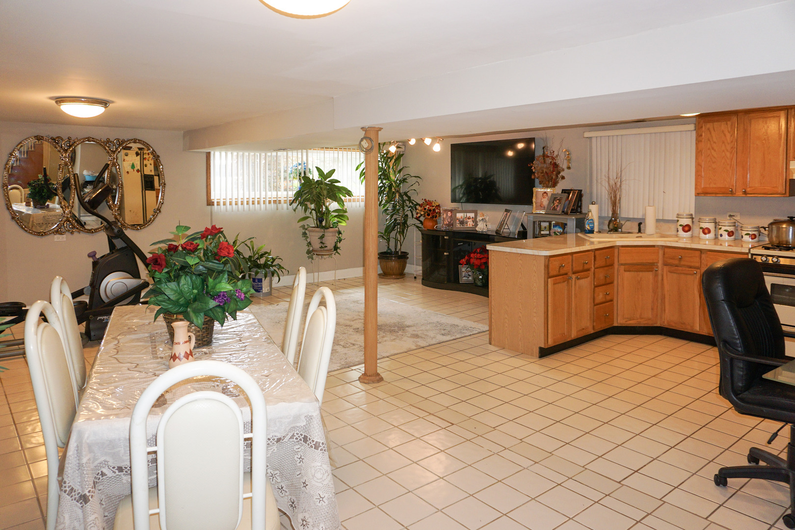 3318 N Page Avenue Property Photo 20