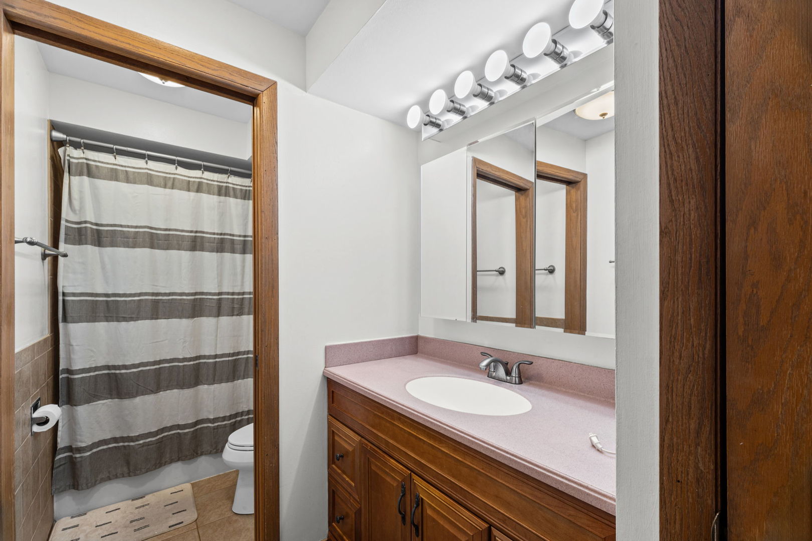 6811 N Olmsted Avenue 205 Property Photo 11