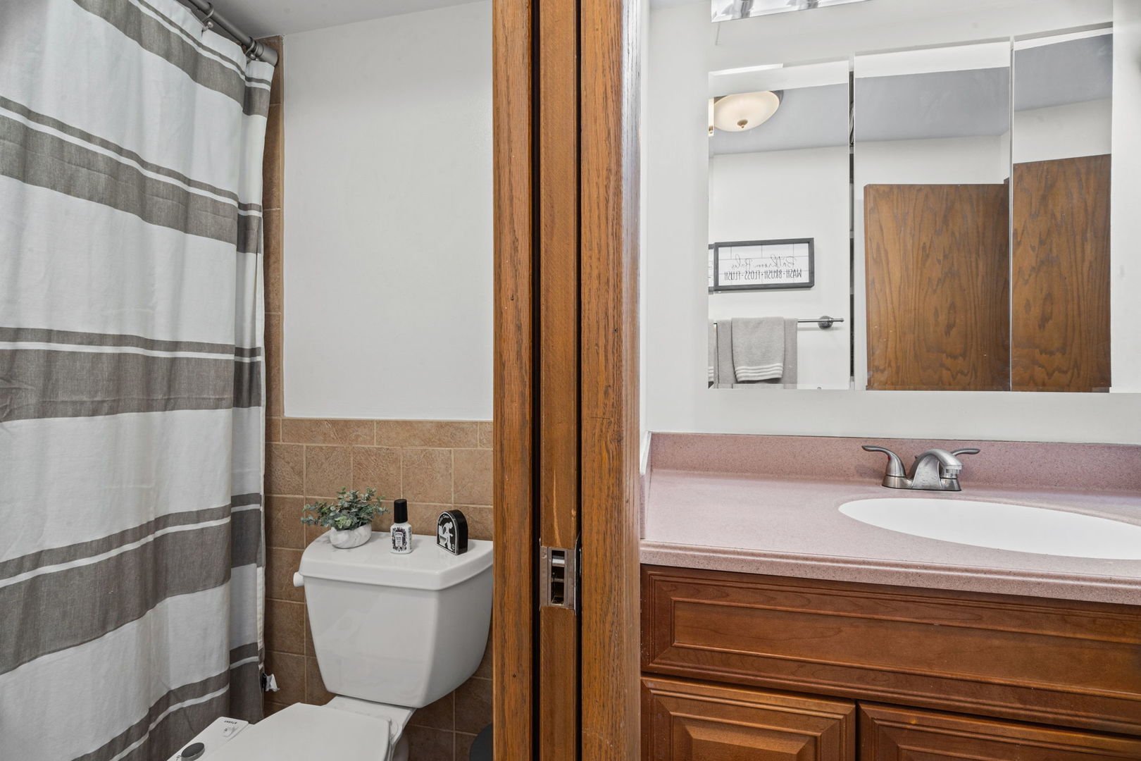 6811 N Olmsted Avenue 205 Property Photo 12