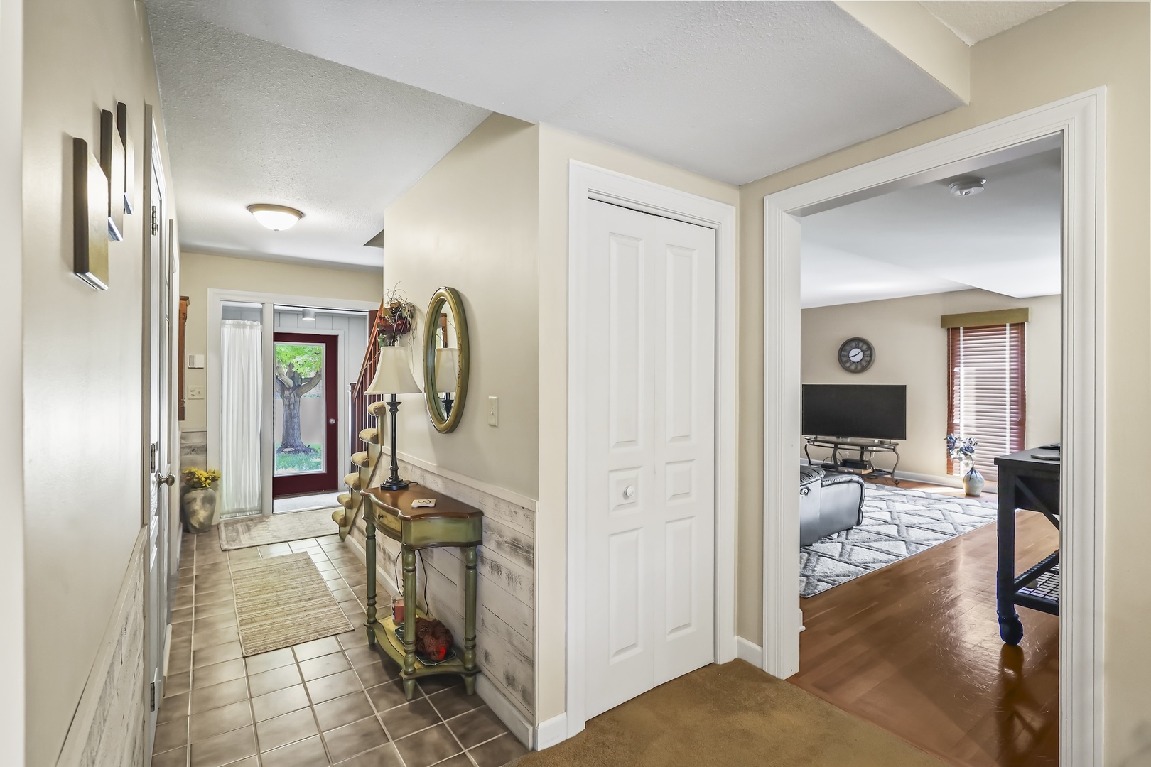 727 S Raven Road Property Photo 4