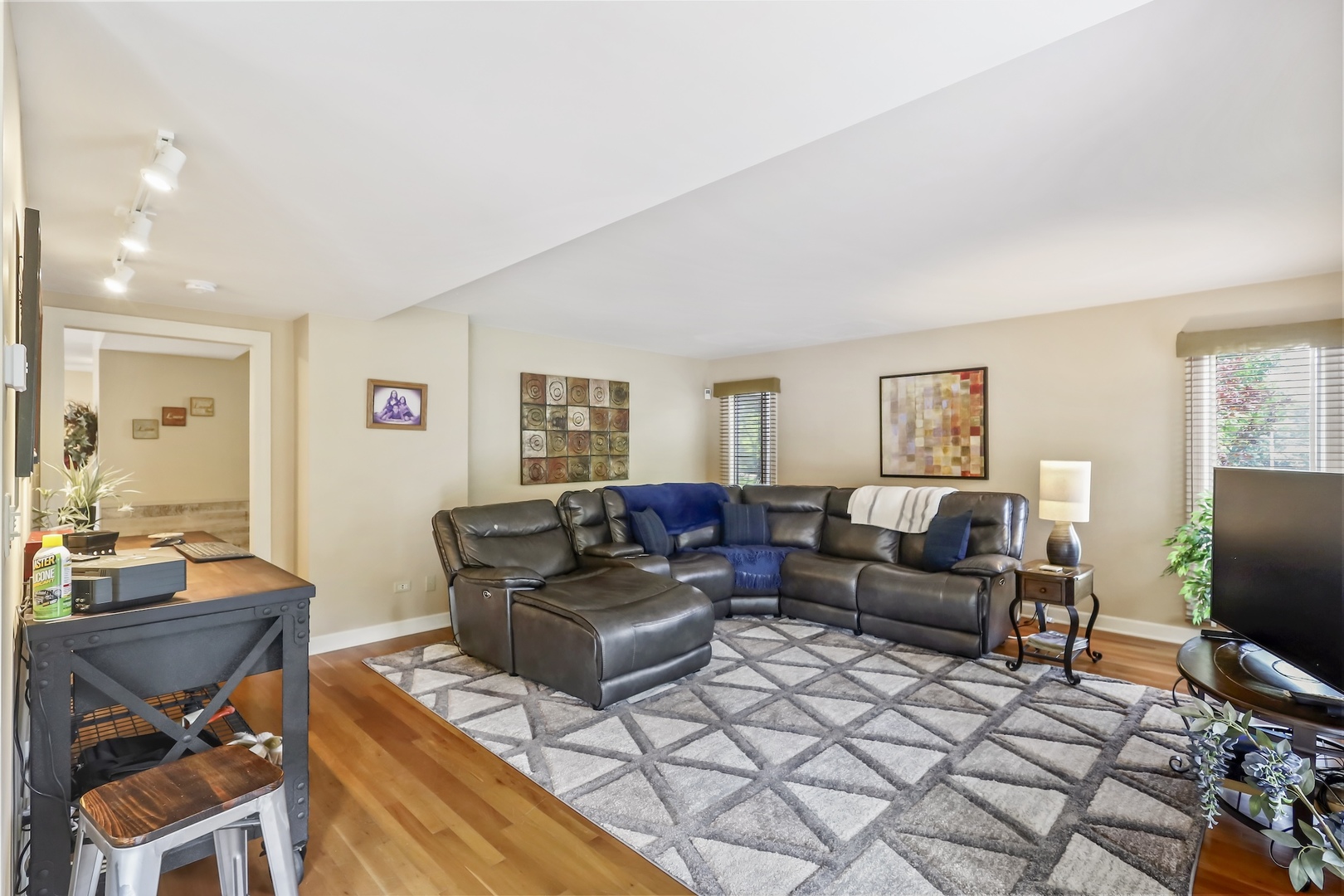 727 S Raven Road Property Photo 9