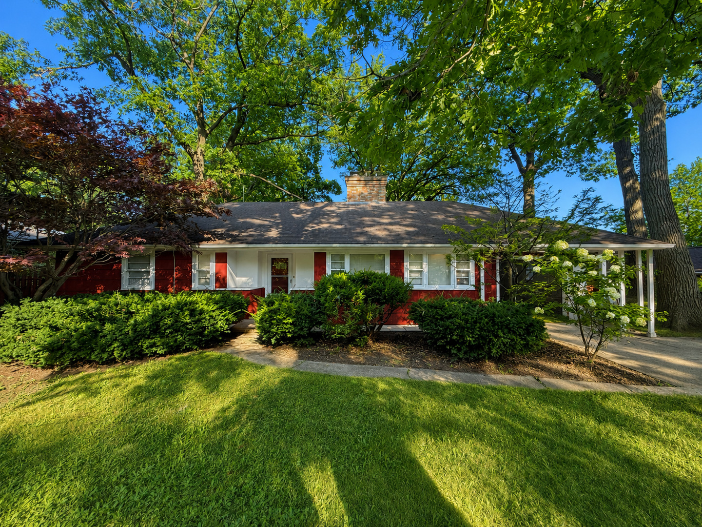 2811 FOREST Lane