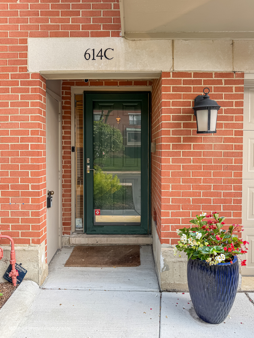 614 S Laflin Street C Property Photo 4