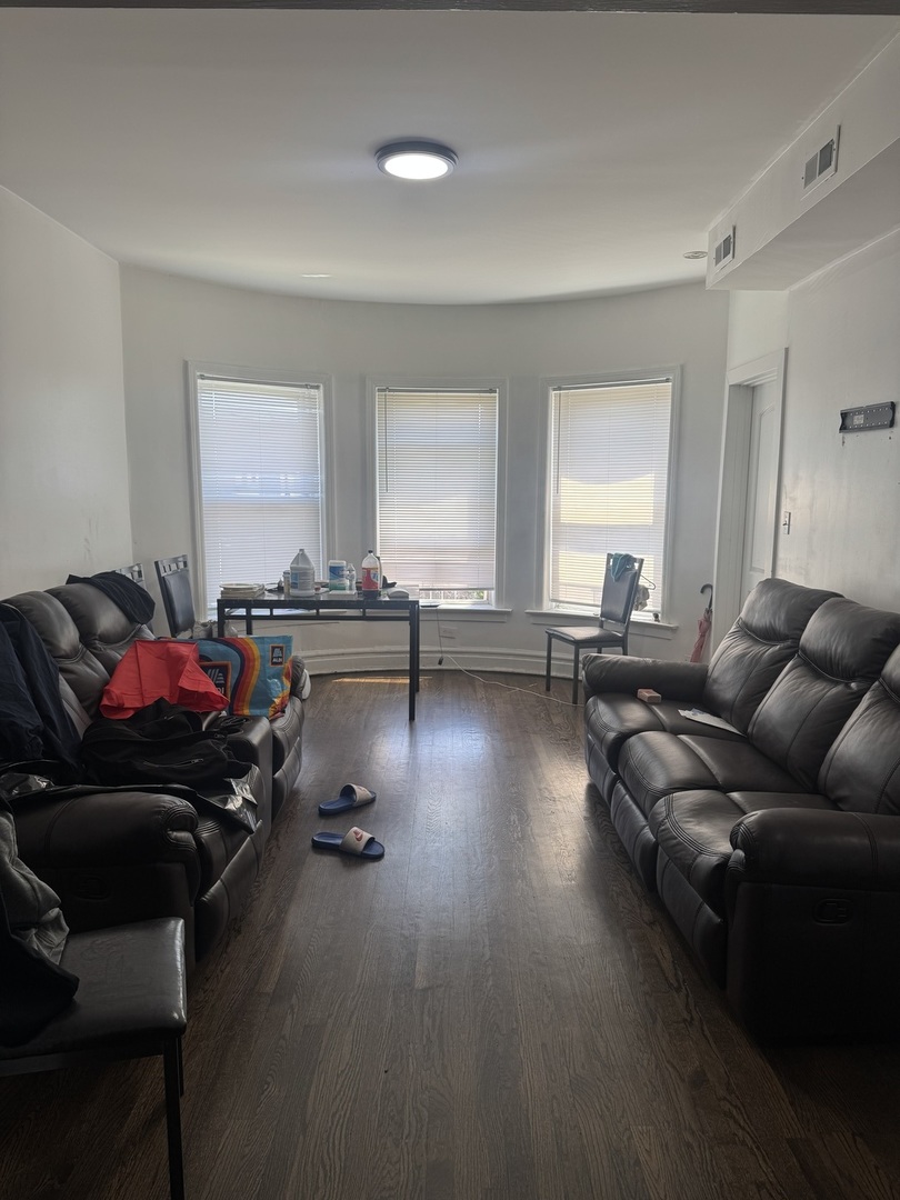 7236 S Vernon Avenue Property Photo 2