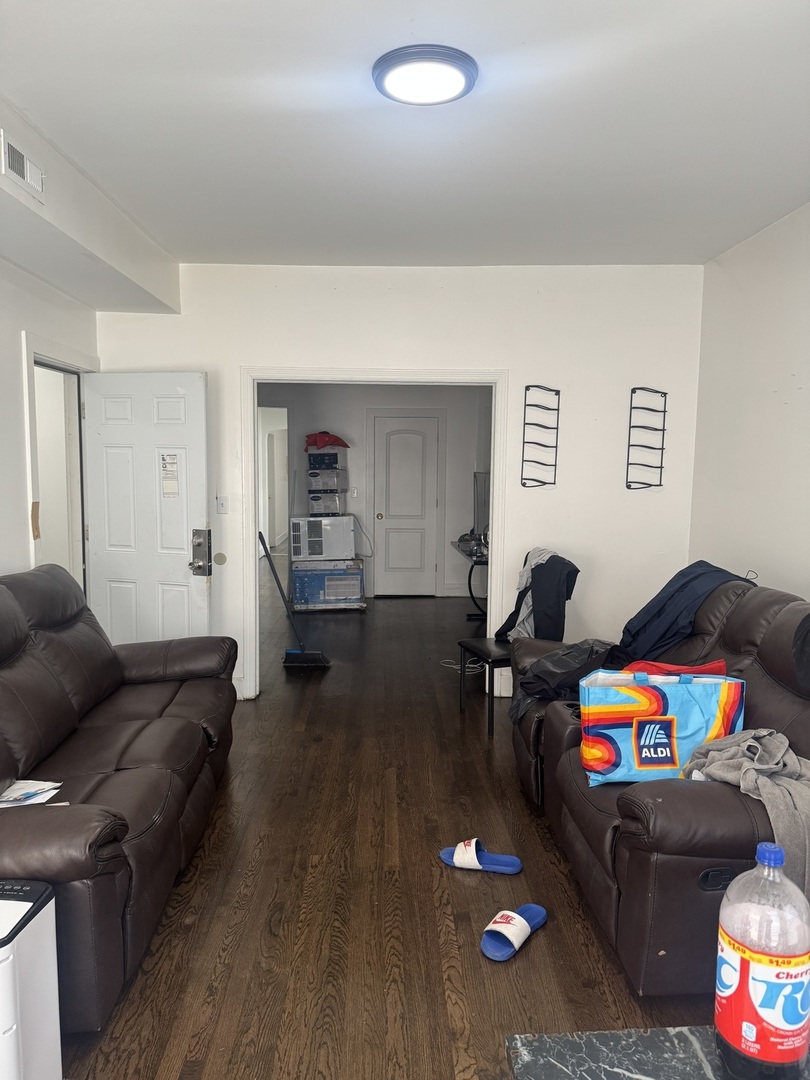 7236 S Vernon Avenue Property Photo 3