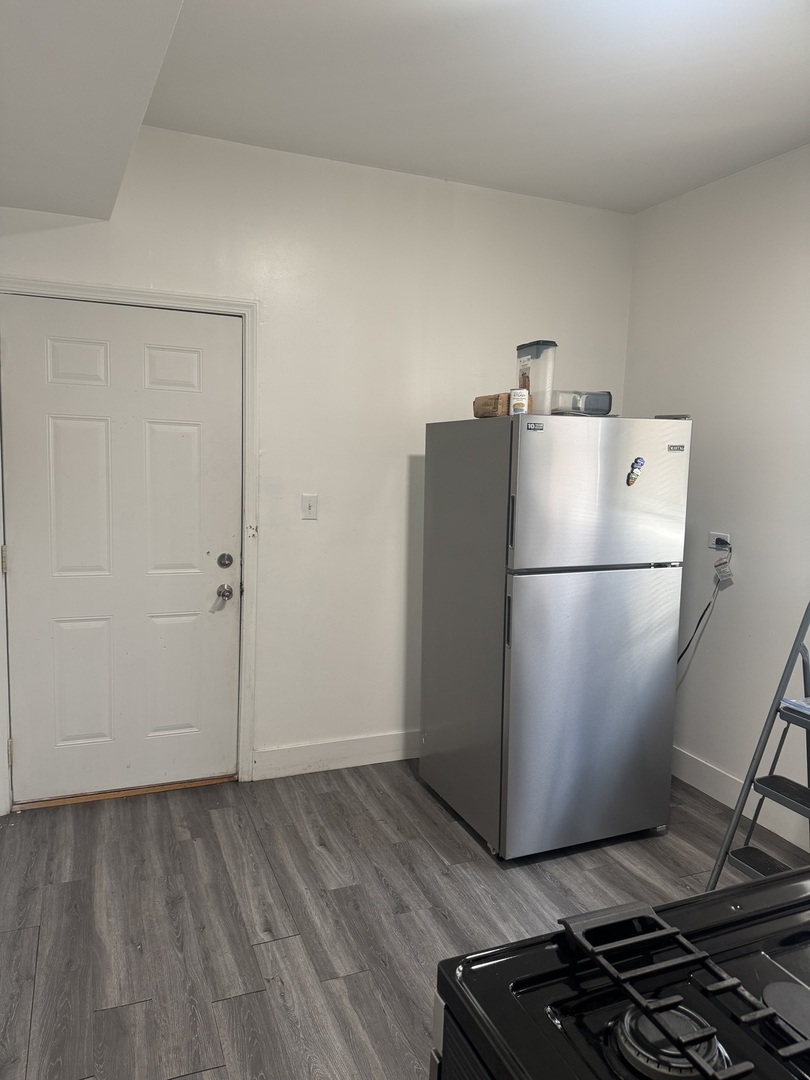 7236 S Vernon Avenue Property Photo 5