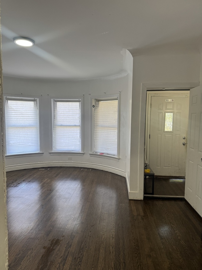 7236 S Vernon Avenue Property Photo 9