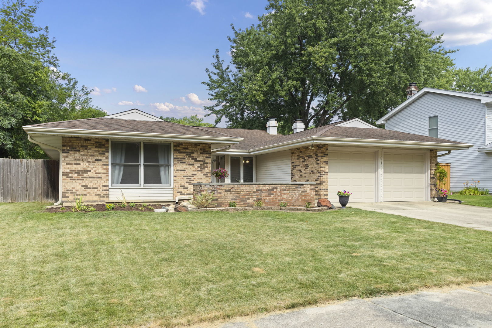 121 Newport Drive Property Photo 2