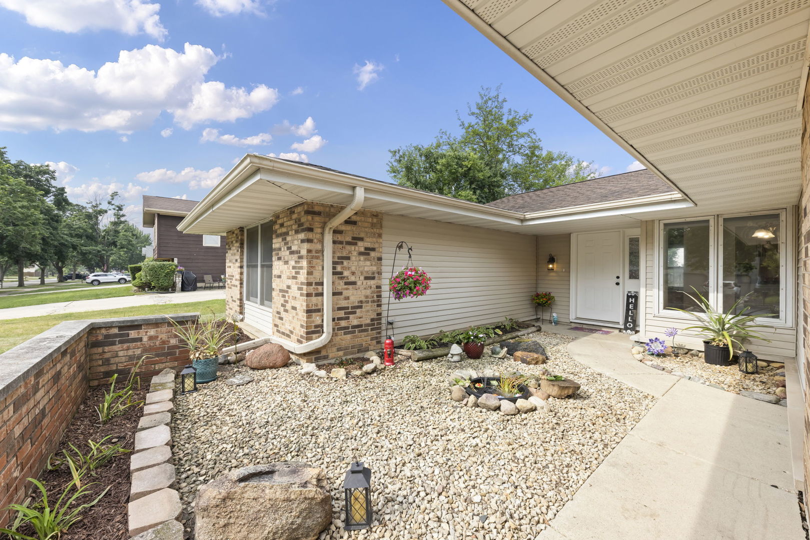121 Newport Drive Property Photo 3