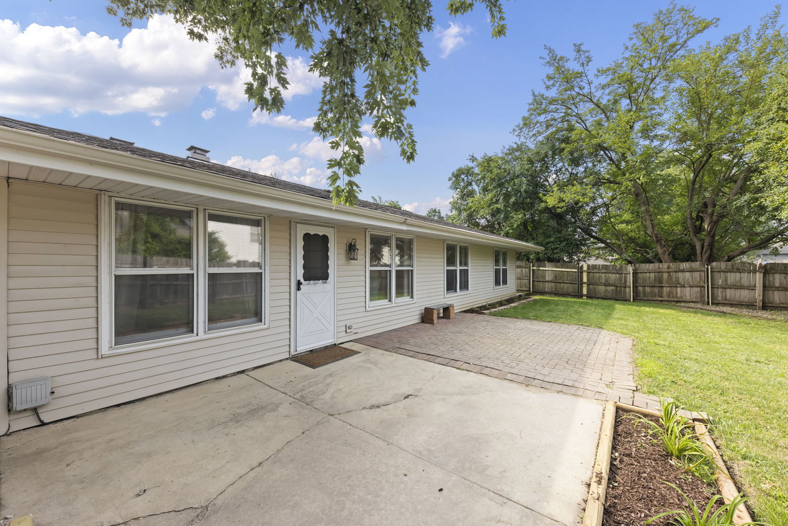 121 Newport Drive Property Photo 28