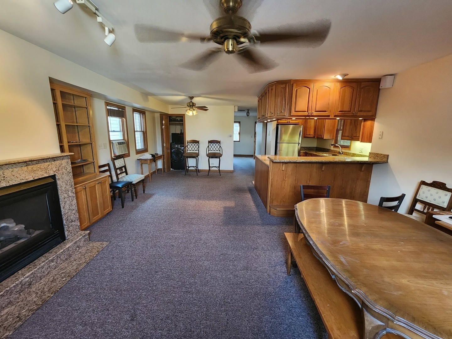 726 W 17th Street 2 Property Photo 3