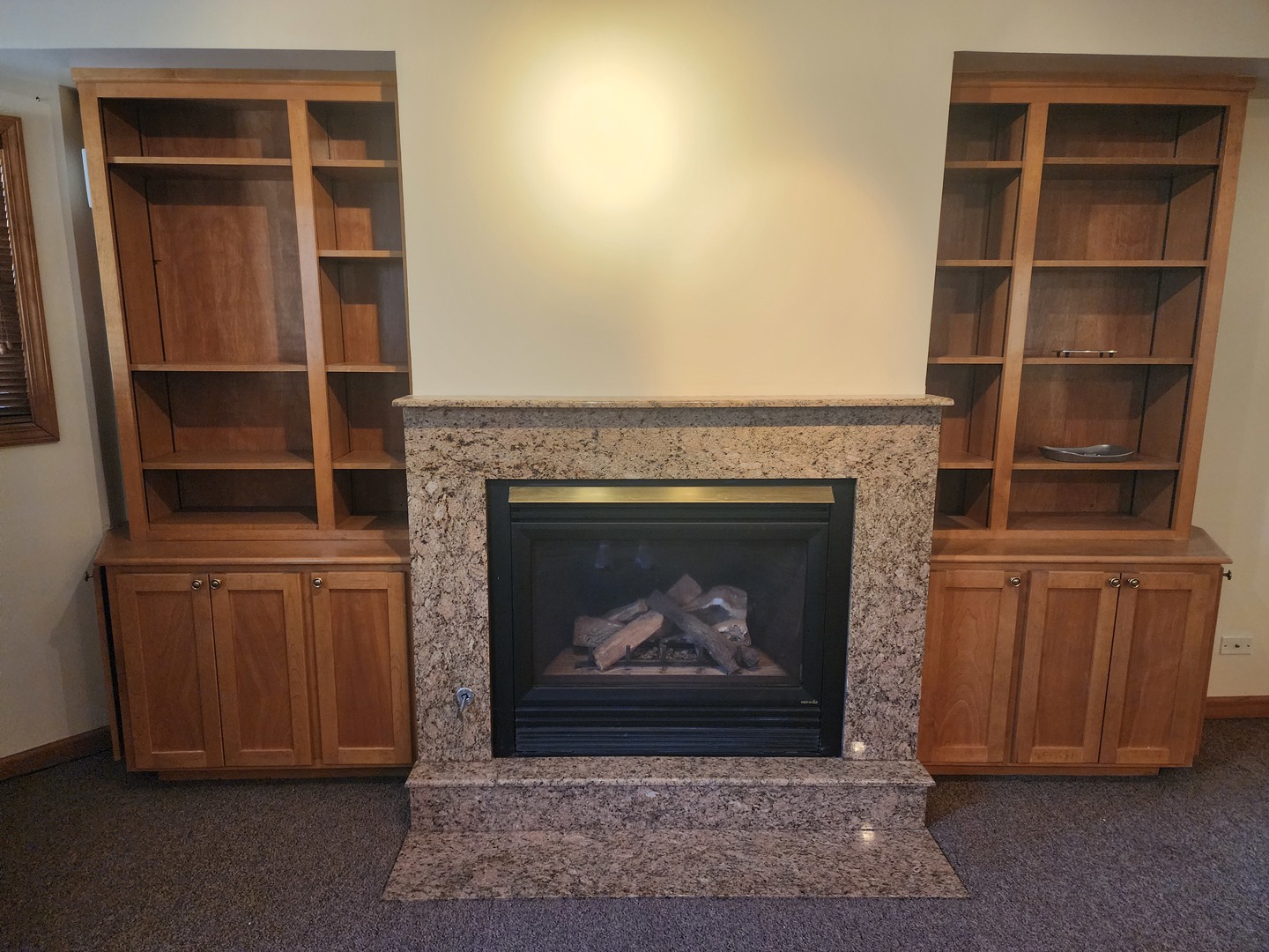 726 W 17th Street 2 Property Photo 5