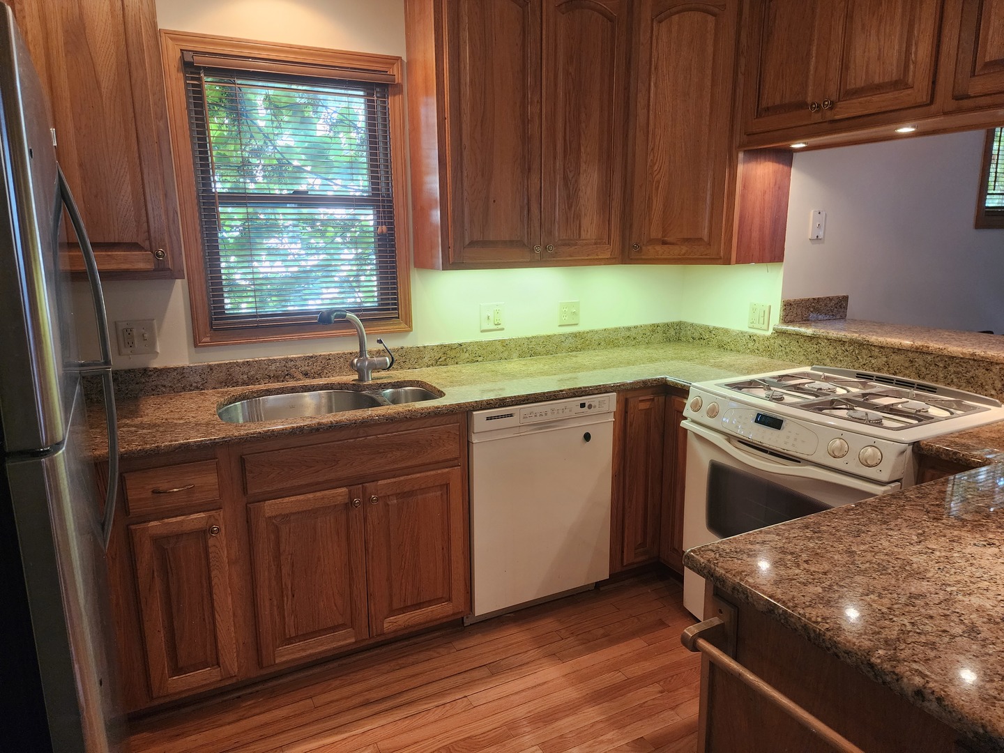 726 W 17th Street 2 Property Photo 8