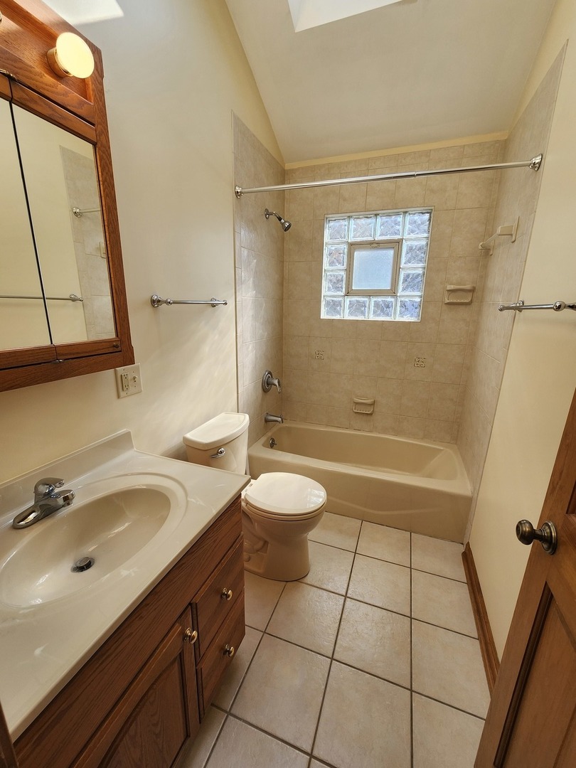 726 W 17th Street 2 Property Photo 11