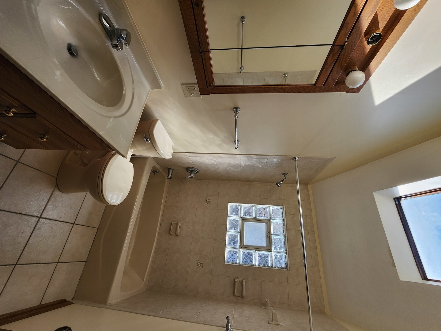 726 W 17th Street 2 Property Photo 12