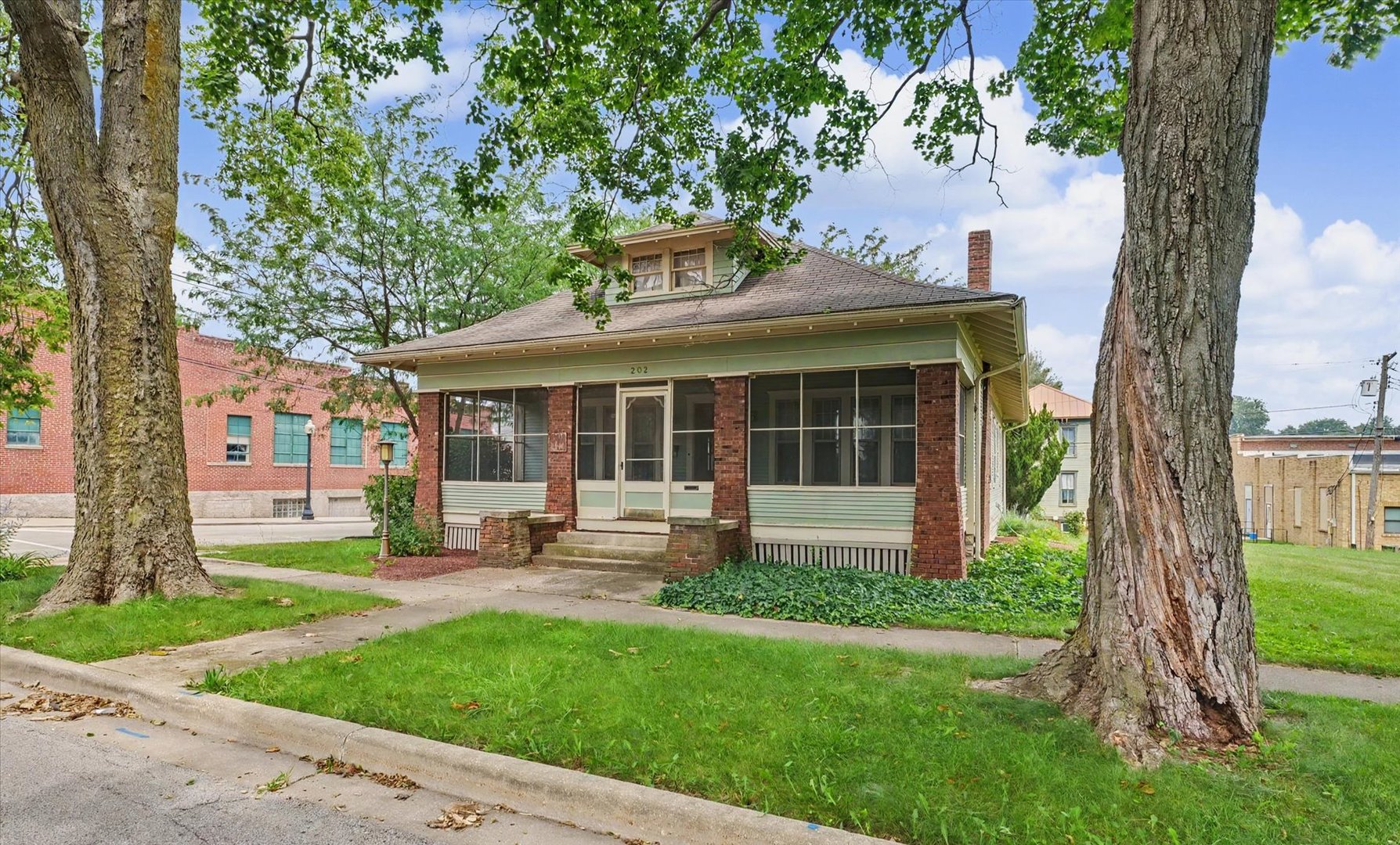 202 E Washington Street Property Photo 3