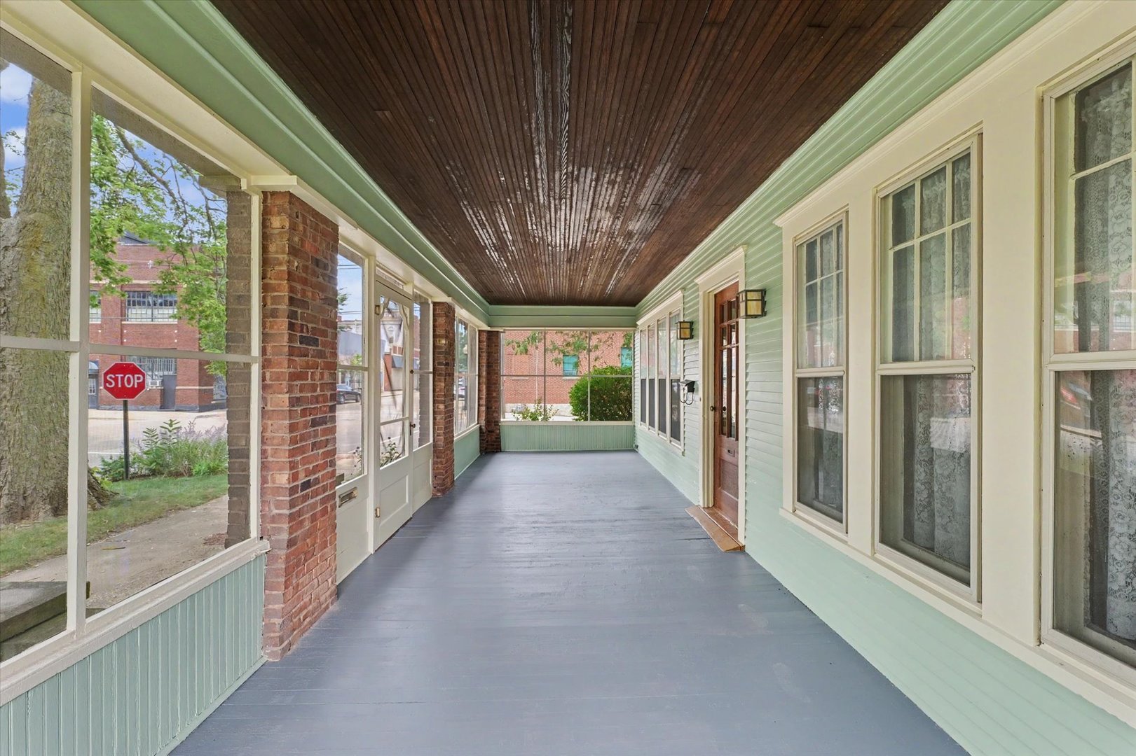 202 E Washington Street Property Photo 5