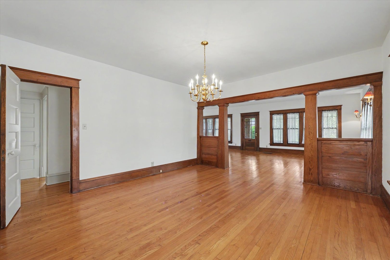 202 E Washington Street Property Photo 8