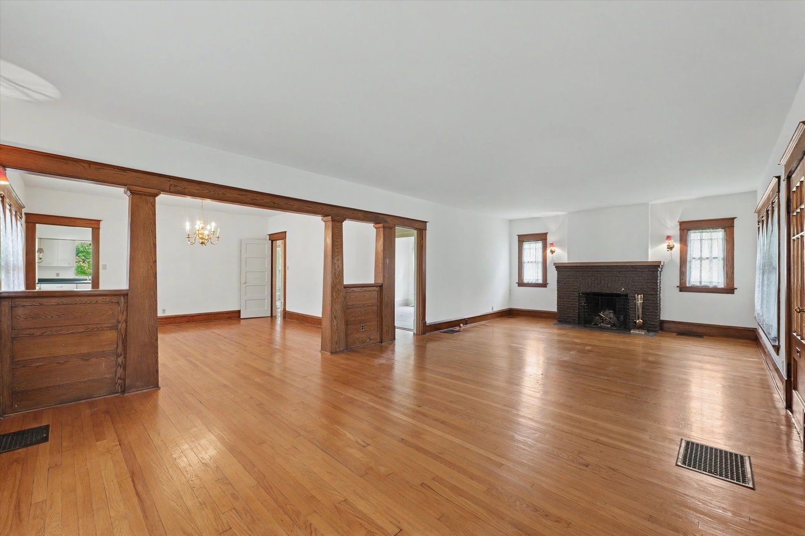 202 E Washington Street Property Photo 9