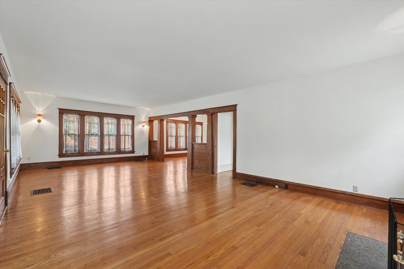 202 E Washington Street Property Photo 11